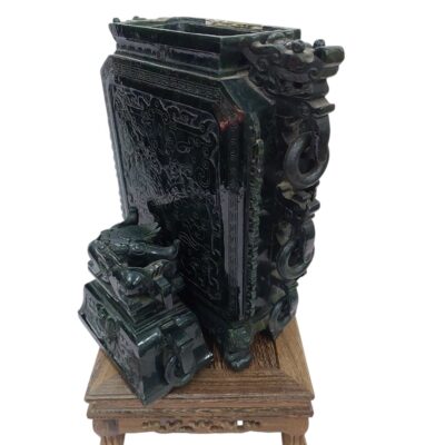 碧玉方泉御制碧玉兽面活环盖瓶  (Imperial System Green Jade Beast-Mask Vase with Loose Rings and Cover)